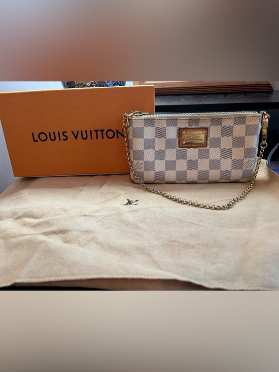 Louis Vuitton Handbags - Authentic LV Milla MM Damier Azur – EUC Full Set (Box + Dustbag)
